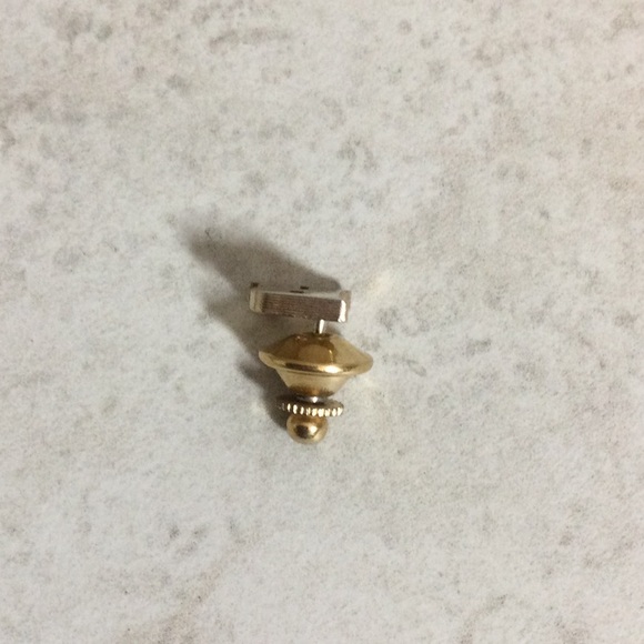 Gold R tie clasp pin - Picture 3 of 6